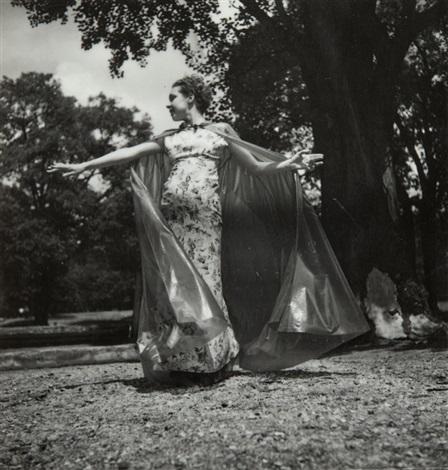 Dora maar mode robe fleurie et cape c 1935 2
