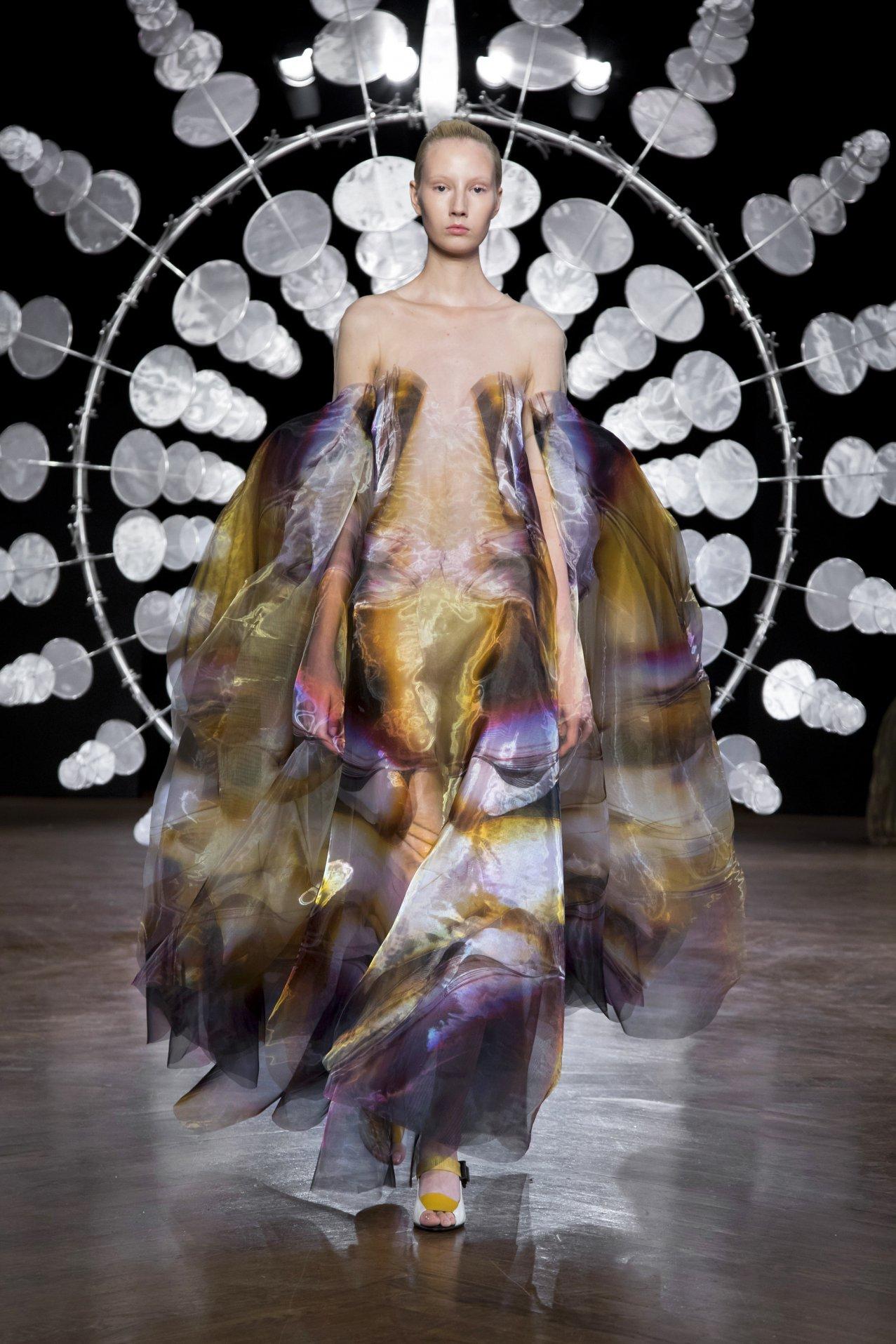 Iris van herpen full length frontal aw1920 look 14 lrg