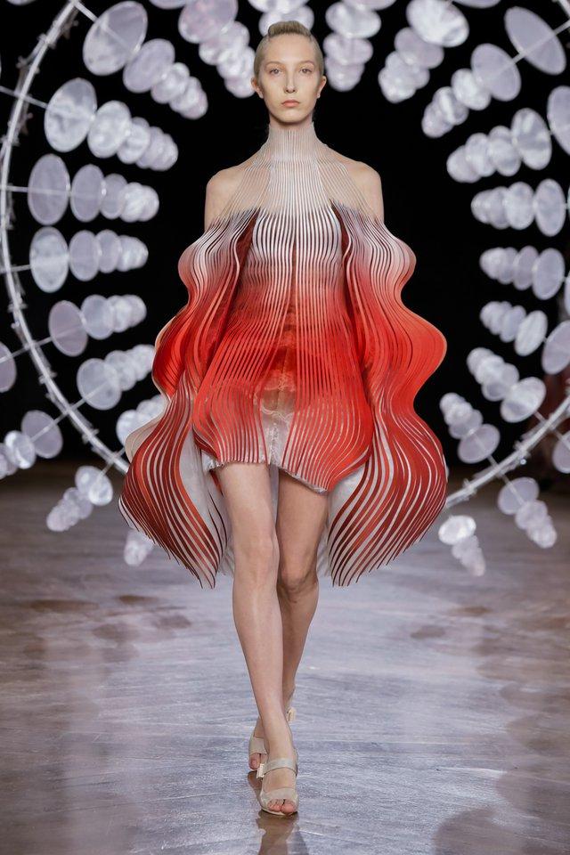Iris van herpen hc fw19 paris 1014 width 640